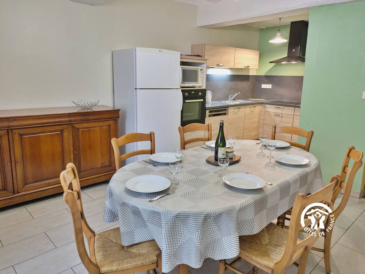 Gîte Champêtre avec Cheminée près de la Ferme – 3 Chambres, Wi-Fi, Randonnée en Mayenne in L'Huisserie, Mayenne