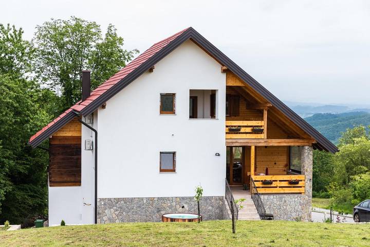 Ganze Wohnung, Apartment 'Stone and Wood' mit Whirlpool und Spielplatz in Karlovac und Umgebung