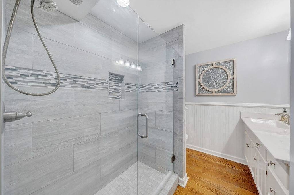 Lake Pleasant - Lakefront, Private Dock, Game room in Smith Mountain Lake