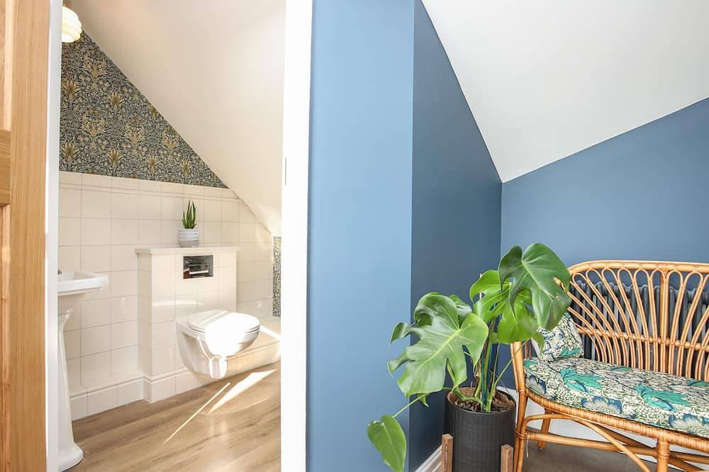Glan Towyn, pet friendly, luxury holiday cottage in Rhoscolyn in Rhoscolyn, Isle of Anglesey