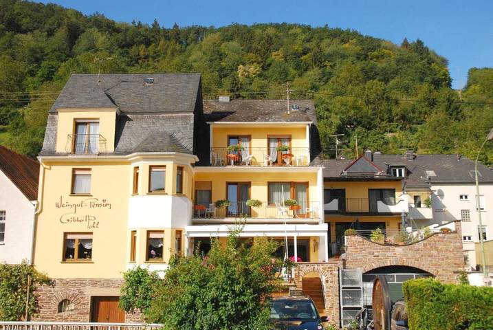 Ferienhaus für 2 Personen, mit Balkon und Terrasse sowie Ausblick in Briedel