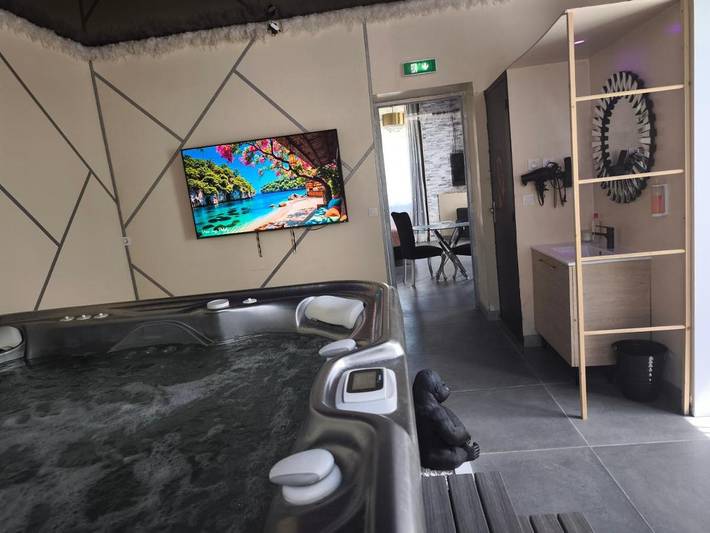 Hôtel pour 2 personnes, avec Jacuzzi et Terrasse ainsi que Jardin et Piscine