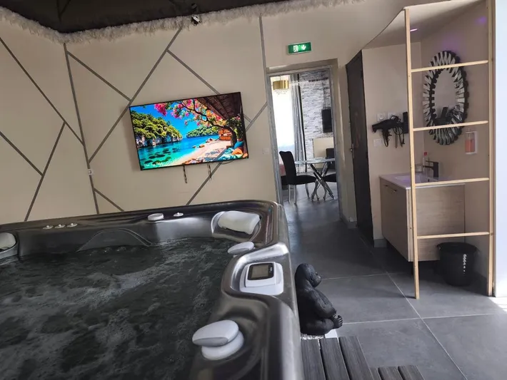 Hotel für 2 Personen, mit Garten und Pool sowie Terrasse und Whirlpool, mit Haustier - 1