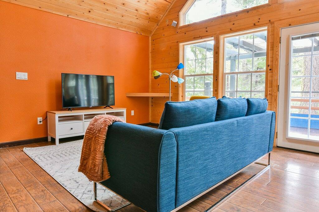 Lassen Creekside Cabin, 9 miles to Manzanita Lake, 3-Level Deck, Ev Charger in Lassen-Volcanic-Nationalpark