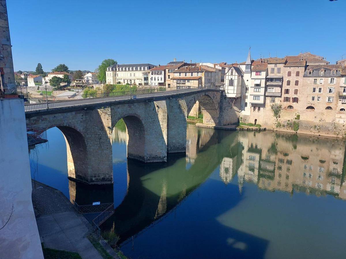 Appartement entier, Studio with Terrace in Villeneuve-sur-Lot, Quercy