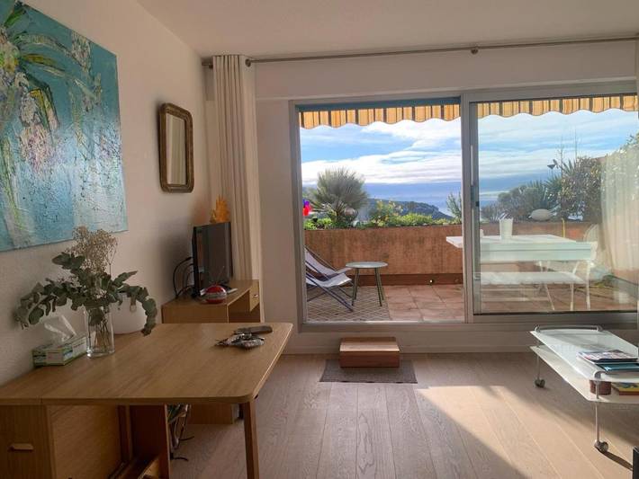 Gîte pour 2 personnes, avec piscine ainsi que vue et terrasse à La Turbie - 2