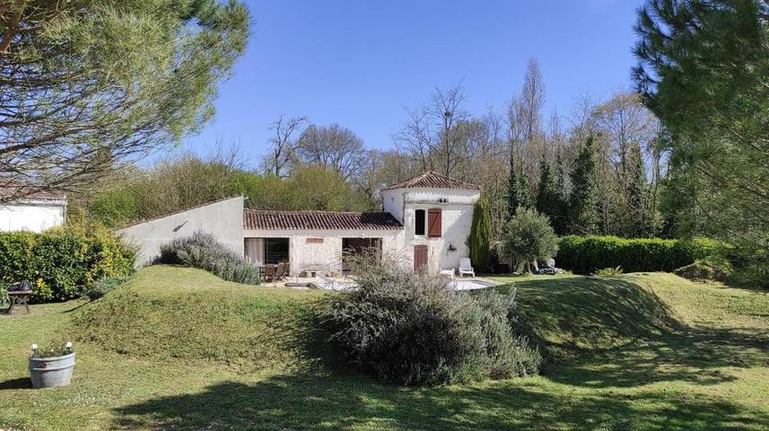 Location de vacances pour 8 personnes, avec Terrasse ainsi que Jardin et Piscine à Corme-Écluse - 3