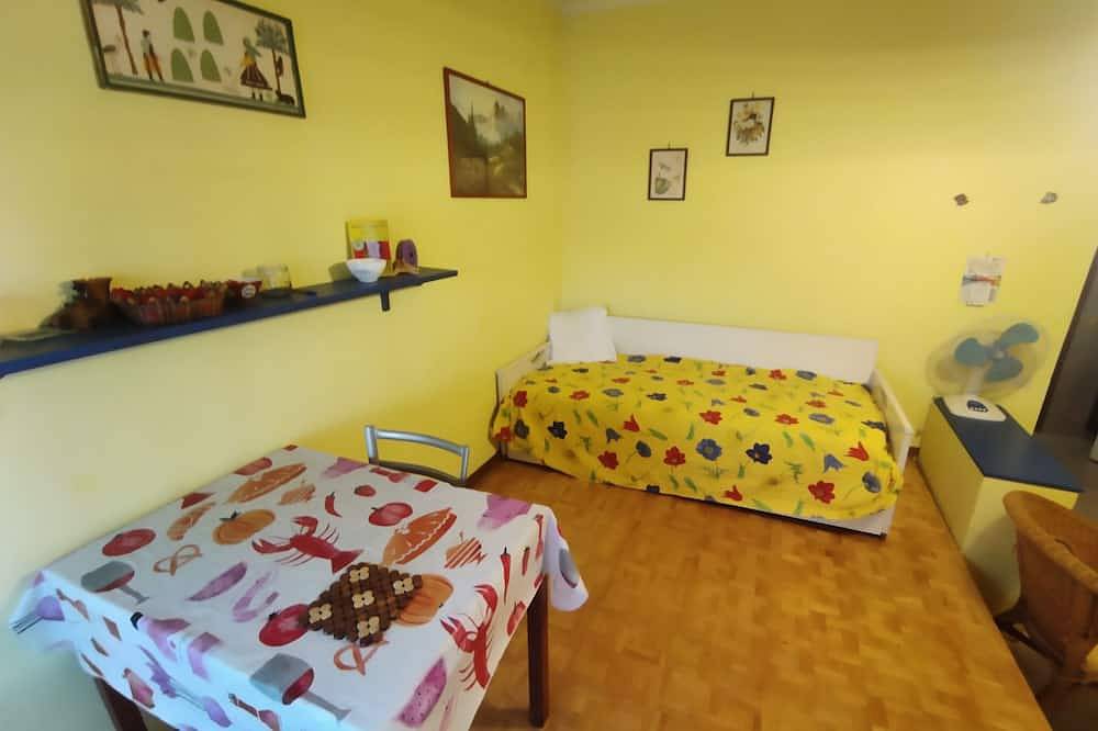 Schöne Wohnung im touristischen Dorf \"Rio Claro 1\" in Fondi, Pontinische Ebene