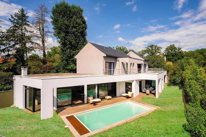 Location de vacances pour 10 personnes, avec jardin à Jouy-en-Josas