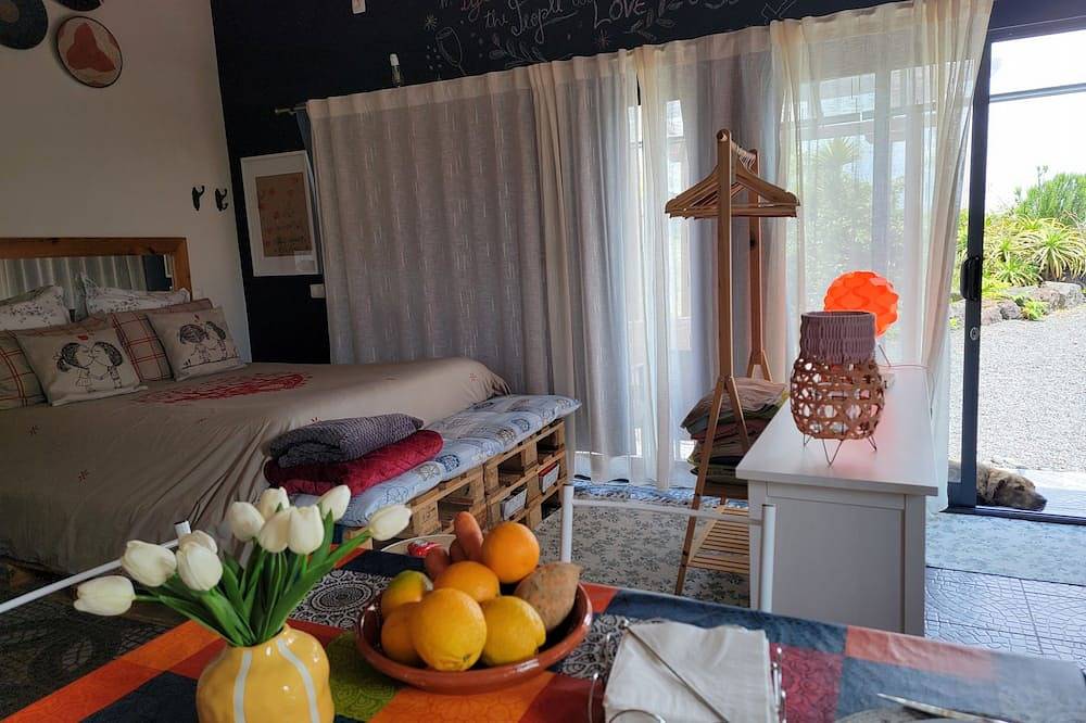 Elegante estudio (T0), con un amplio jardín y vistas sin fin [Al] in Faial