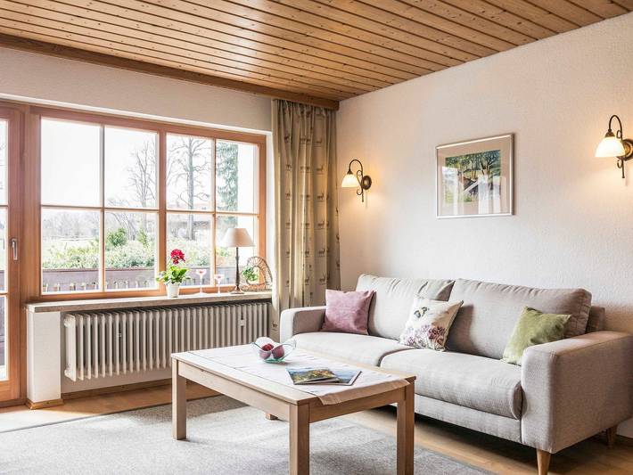 Ferienwohnung für 5 Personen, mit Balkon und Garten sowie Ausblick, kinderfreundlich in Gmund - 2