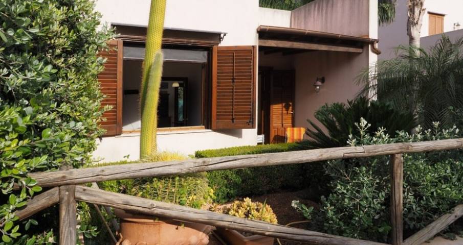 Location de vacances pour 4 personnes, avec jardin dans Macari