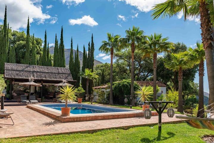 Casa rural para 10 personas, con jardín además de vistas y piscina, Se admiten mascotas en Casares - 2
