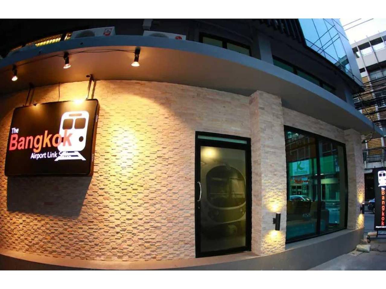 Modern Twin Getaway | Quick Access to the City in Bangkok, Thailand