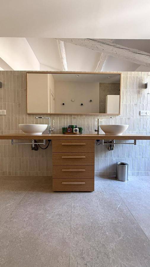 Location de vacances pour 2 personnes, avec piscine et vue ainsi que jardin et vue sur le lac à Tourves - 4