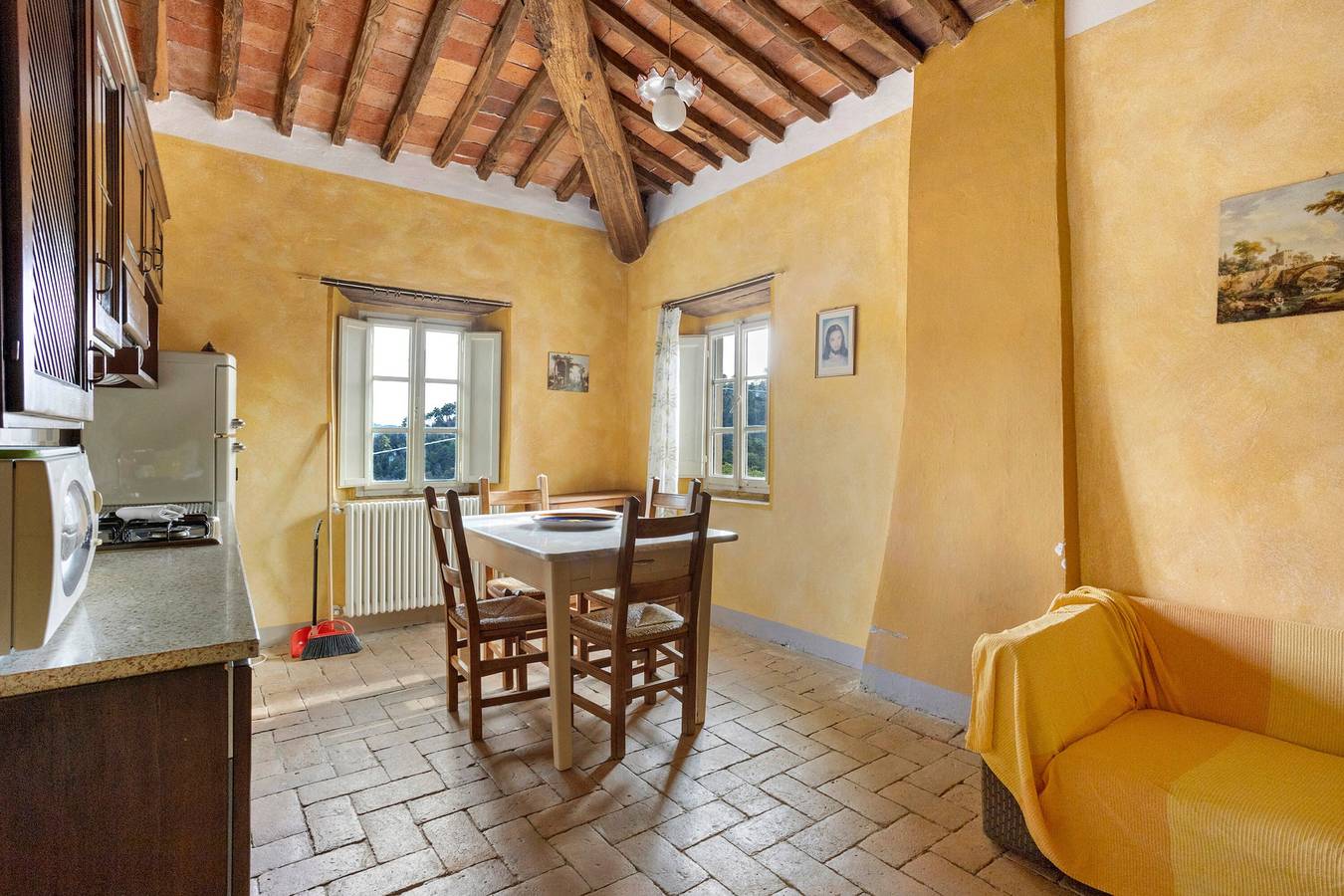 Ganze Wohnung, Ferienwohnung 'Il Duca' mit Gemeinschaftspool und Gemeinschaftsgarten in Massarosa, Italienische Riviera