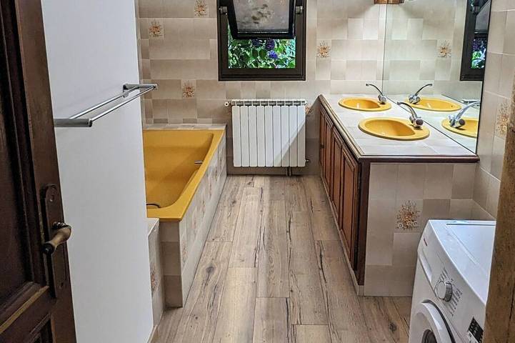 Gîte pour 6 personnes, avec Terrasse ainsi que Jardin et Piscine à Lasalle - 4