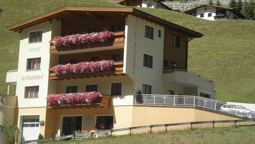 Hütte für 4 Personen, mit Balkon und Garten, kinderfreundlich in Kappl