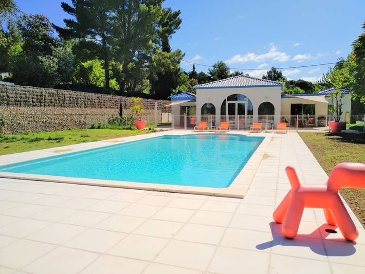 Villa pour 8 personnes, avec jardin ainsi que terrasse et piscine
