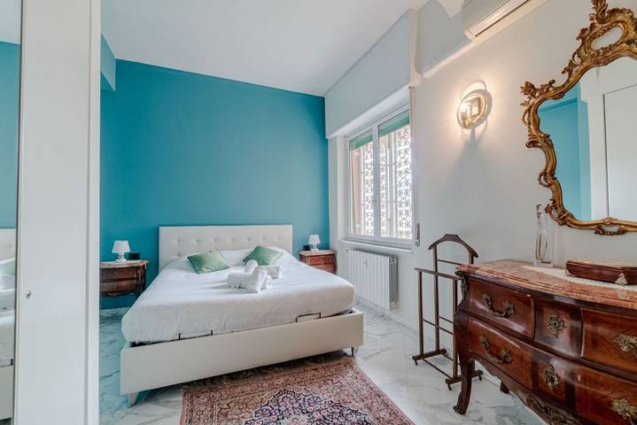 Appartamento intero, GuestHost - Sturla Cozy Flat with Private Parking in Genova (Città), Genoa