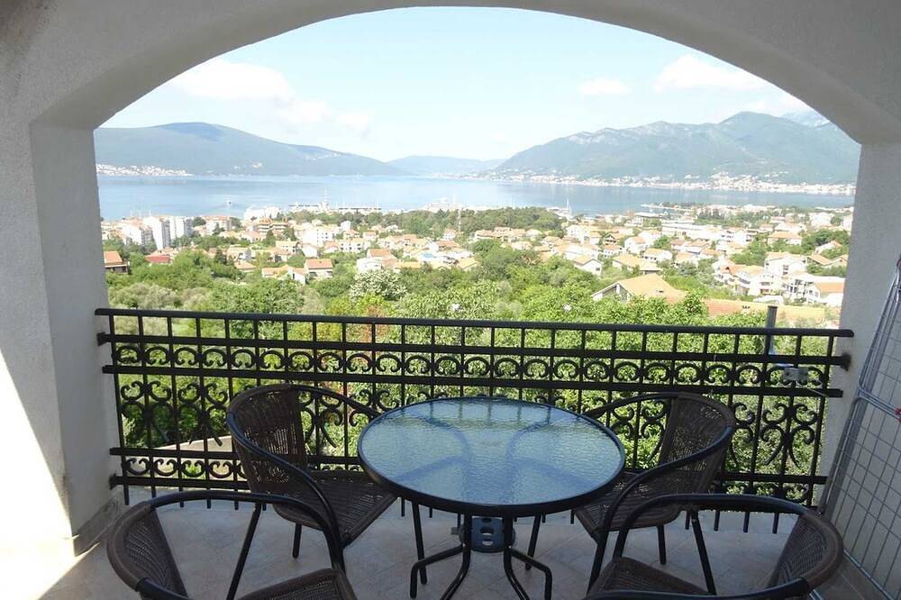 Ganze Wohnung, Zwei-Schlafzimmer-Apartments mit Meerblick - in Tivat, Boka Kotorska