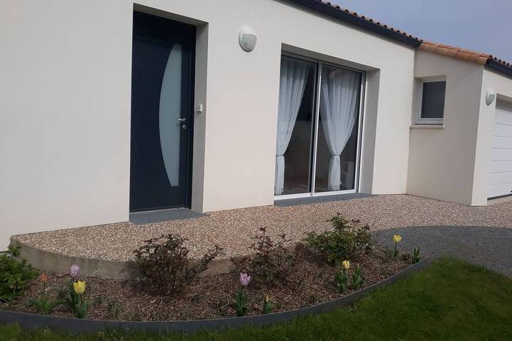 Quiet countryside retreat with private garden, terrace, and garage in Saint-Philbert-de-Grand-Lieu, Nantes region