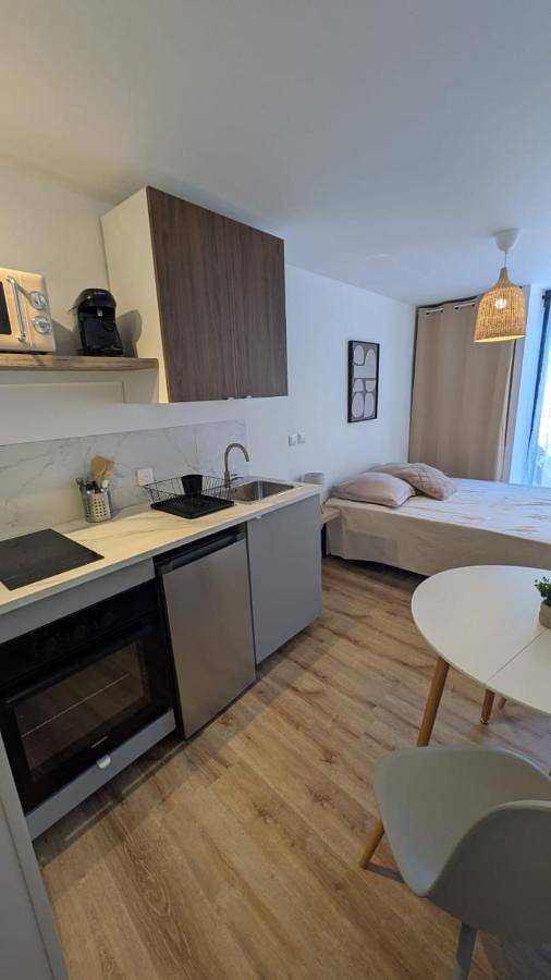 Gîte pour 2 personnes, avec Terrasse à Lagnieu