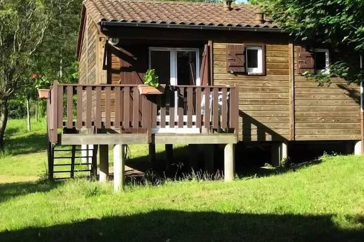 Chalet pour 6 personnes, avec sauna et terrasse ainsi que piscine et jacuzzi, animaux acceptés