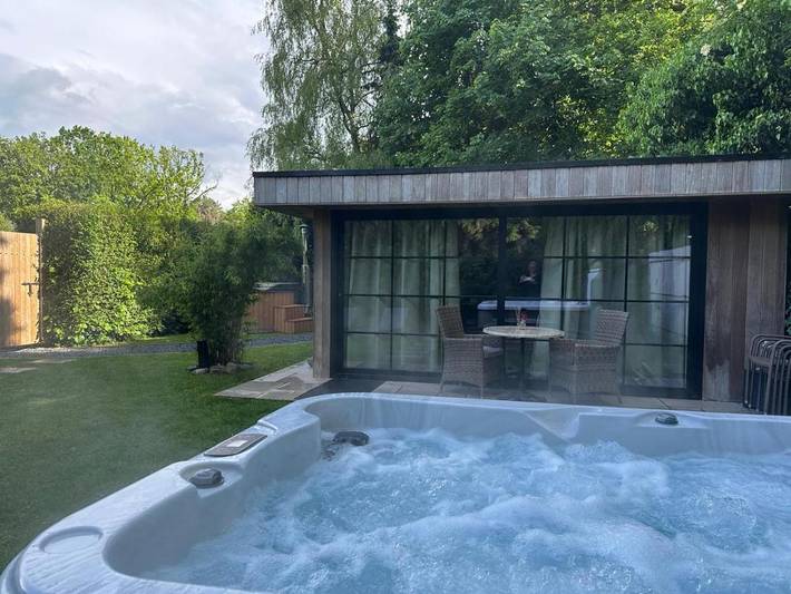 Location de vacances pour 2 personnes, avec vue et terrasse ainsi que jardin et sauna à Genk - 2