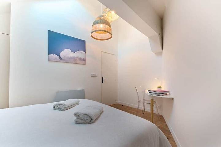 Ganze Wohnung, ★★★★★ Beautiful Duplex Design with private terrace -  Ideally located in Veneux-les-Sablons, Seine-et-Marne