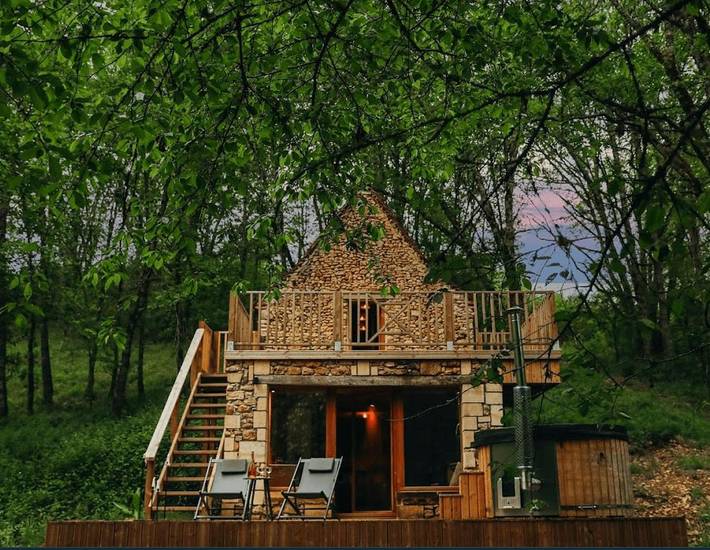 Location de vacances pour 2 personnes, avec Jacuzzi et Terrasse ainsi que Jardin et Vue à Journiac