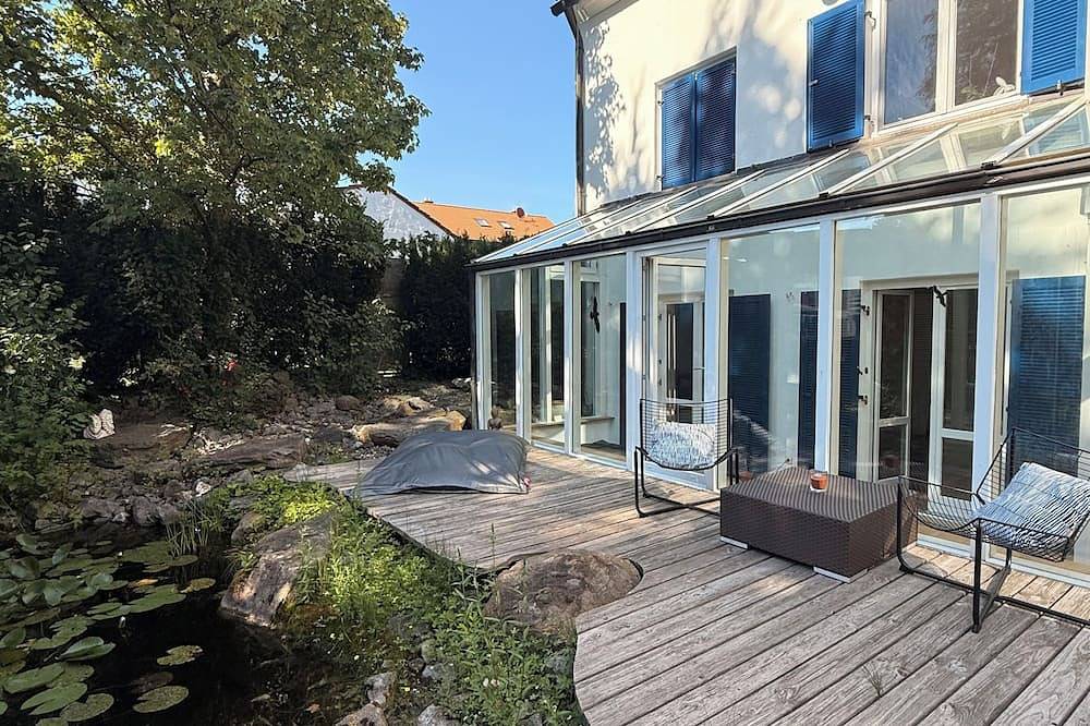 Entire apartment, A Retreat on Lake Ammersee, 2-room apartment, 87 square meters, 5 minutes to the lake, relaxing garden, pet-friendly in Utting am Ammersee, Ammersee