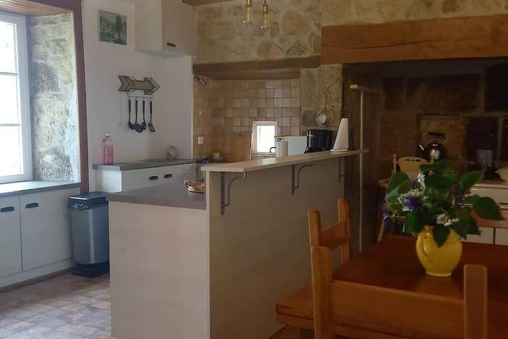 Location de vacances pour 6 personnes, avec jardin et vue, animaux acceptés à Cheylade - 2