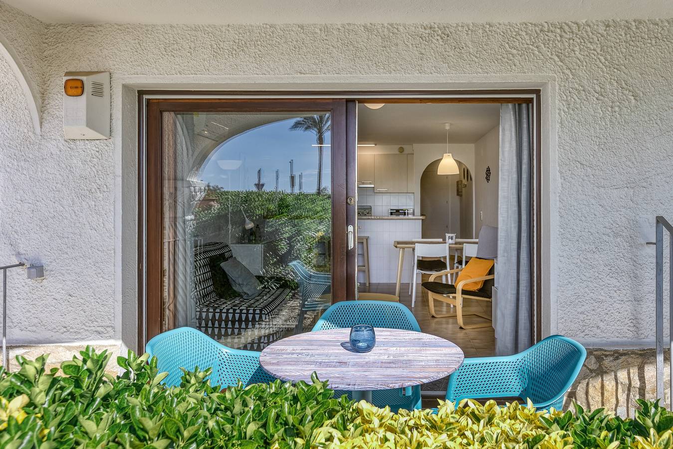 Entire apartment, Apartment 'Salins 2' with Covered Terrace on Empuriabrava Beach, Wi-Fi & Air Conditioning in Empuriabrava, Upper Empordà