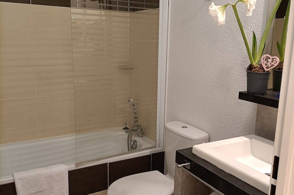 Entire apartment, Studio Dans Résidence Avec Piscine B29 in Salies-de-Béarn, Béarn