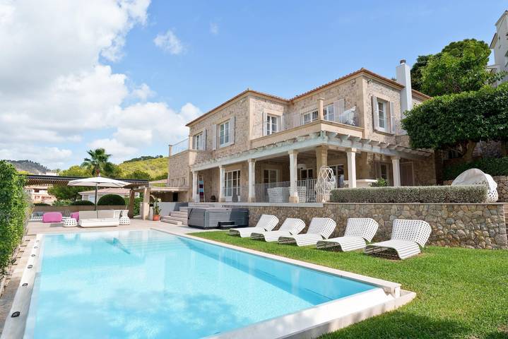 Villa für 8 Personen, mit Balkon und Whirlpool sowie Garten