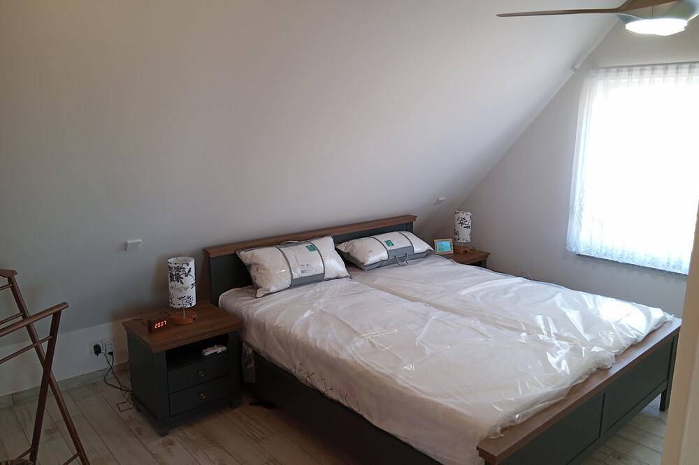 Ganze Wohnung, Ferienwohnung für 4 Gäste mit Balkon, Parkplatz und Nähe Leipziger Neuseenland in Pegau, Burgenlandkreis