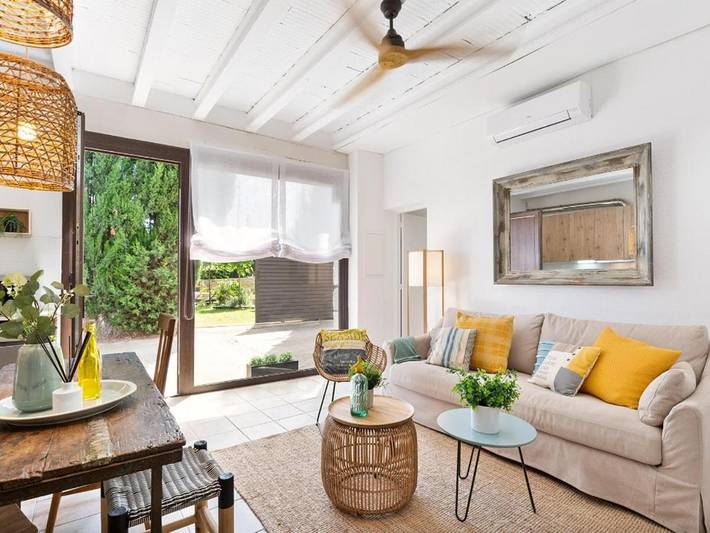 Location de vacances pour 5 personnes, avec jardin ainsi que terrasse et piscine à Sant Mori