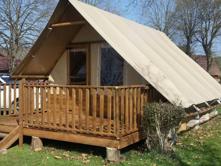 Camping pour 4 personnes, avec vue sur le lac et terrasse, animaux acceptés dans Saône-et-Loire