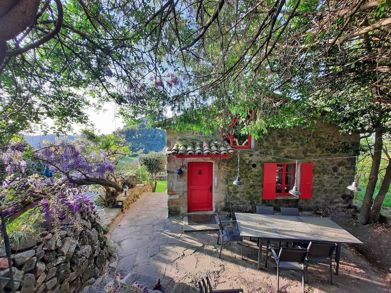 Klimatisiertes Ferienhaus mit Pool in Chassiers, Parc naturel régional des Monts d'Ardèche