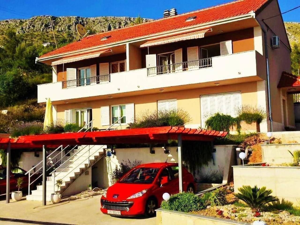 Appartement entier, Mit Terrasse und herrlichem Ausblick in Podstrana, Split-Dalmatie