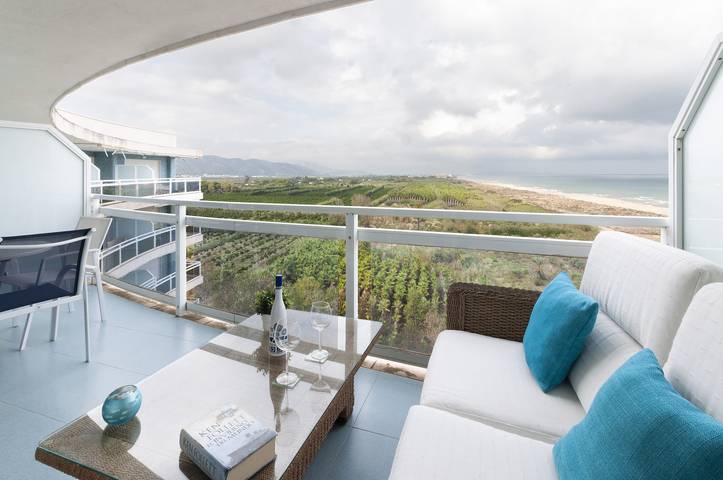 Location de vacances pour 6 personnes, avec terrasse ainsi que piscine et jardin à Gandia