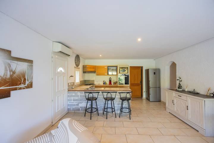 Villa „Appartement mit Garten“ mit Bergblick, privaten Terrassen und Klimaanlage in Aléria, Corte und Umgebung