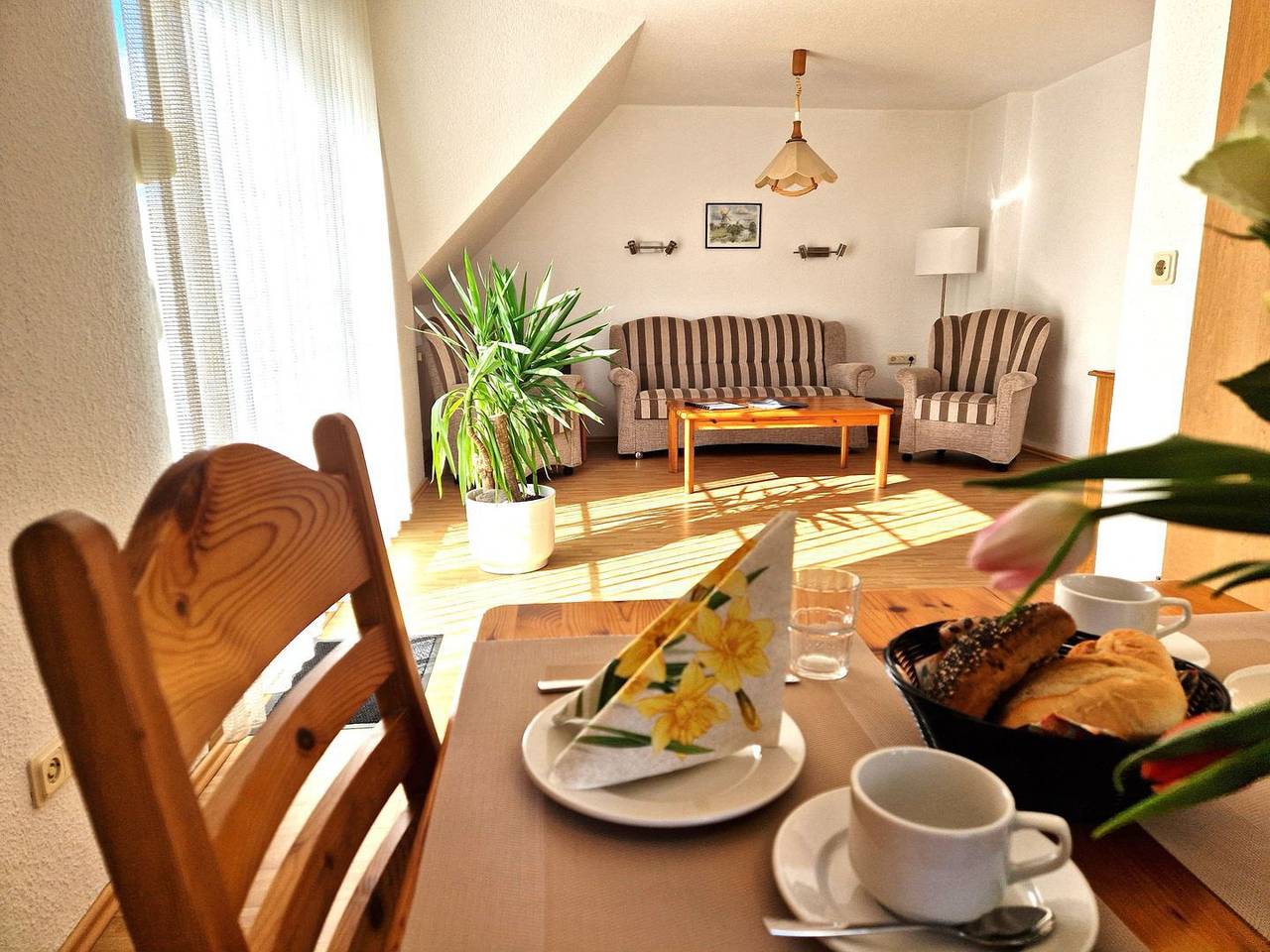 Entire apartment, Niedliche Ferienwohnung Og für 4 Pers.+Baby -ca. 60 m² im Zentrum von Norddeich in Beach Norddeich, Norddeich