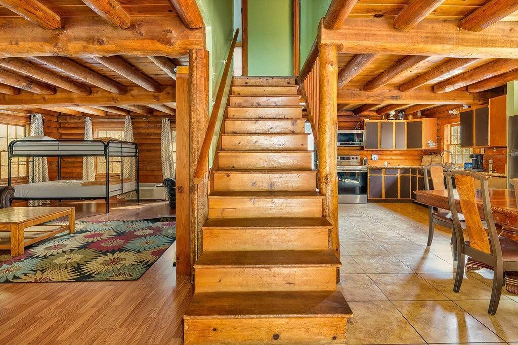 Rustikales Ponderosa Blockhaus in Yosemite Forks, Madera County