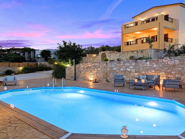 Appartement de vacances pour 16 personnes, avec Balcon et Terrasse ainsi que Jardin et Piscine