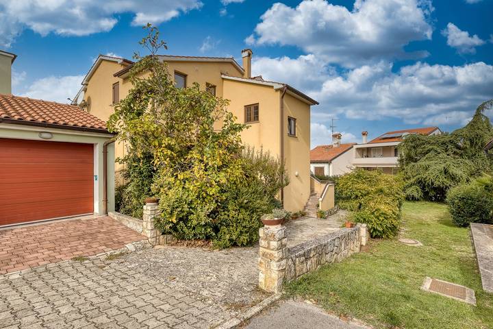 Ferienwohnung für 3 Personen, mit Balkon/Terrasse und Meerblick in Poreč