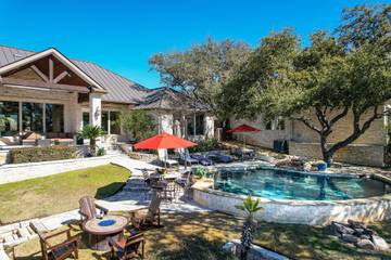 Vacation Rental for 12 Guests in Horseshoe Bay, Llano County, Picture 1