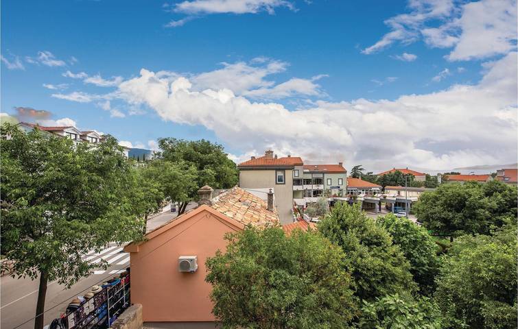 Ganze Ferienwohnung, Apartment mit Panoramablick und Terrasse – 2 km vom Strand entfernt, WLAN und Klimaanlage inklusive in Novi Vinodolski, Primorje-Gorski Kotar