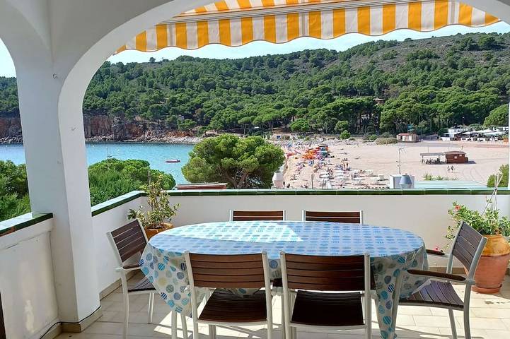 Location de vacances pour 4 personnes, avec balcon et jardin dans Cala Montgo